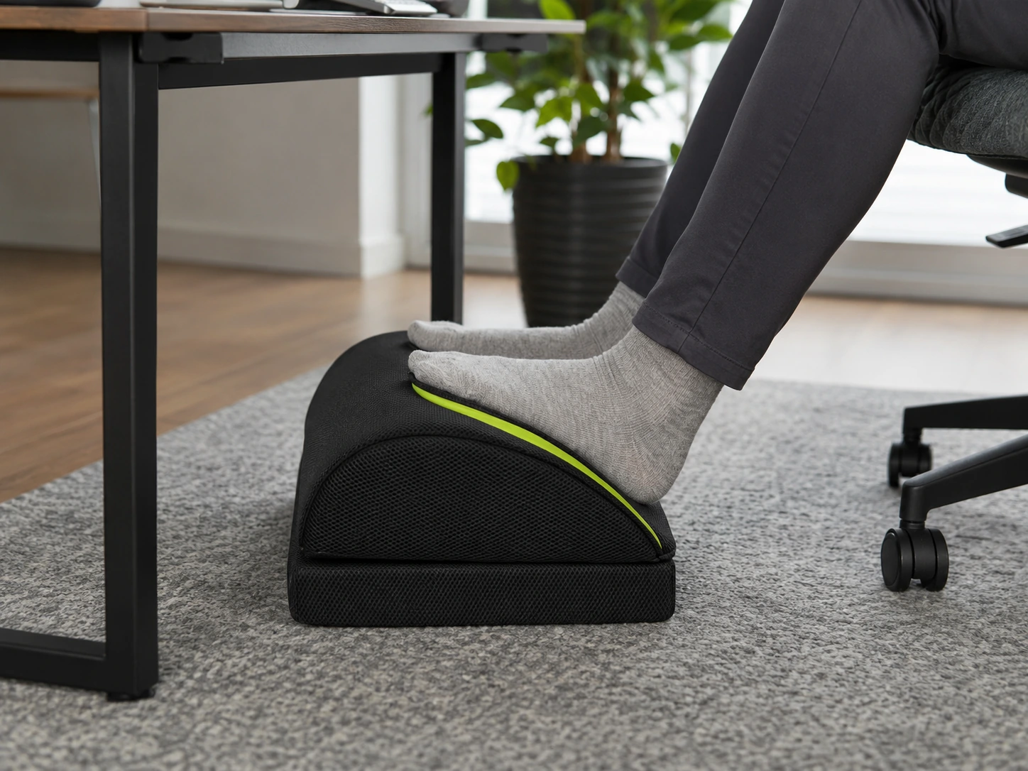 ErgoFoam Adjustable Mesh Teardrop Foot Rest